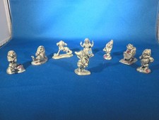 MUY RARO Juego de estatuillas de peltre de siete enanitos de Blancanieves de Disney con detalles de gemas