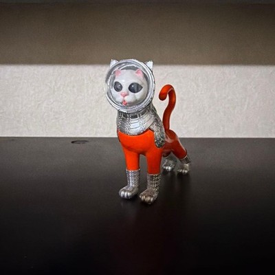 SHIPSCAT Red Gachapon Space Suit Cat Figure Capsule Toy Kenji Yanobe