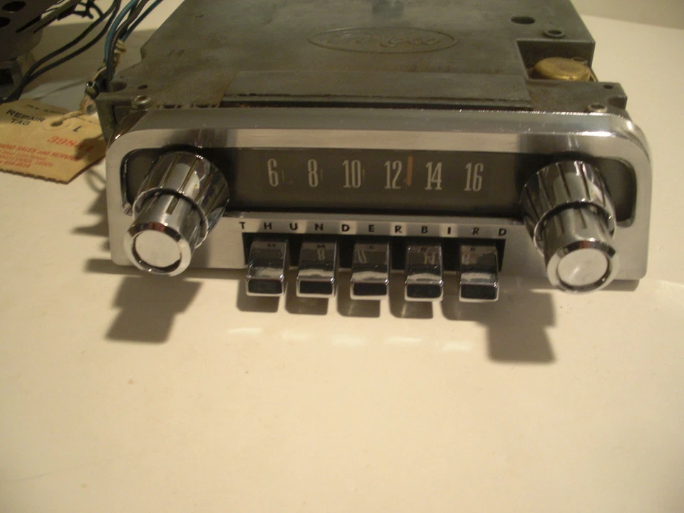 BONITA RADIO AM 1961-1963 Ford Thunderbird con altavoz original C3SA-18A905 B Foto 3 de 4