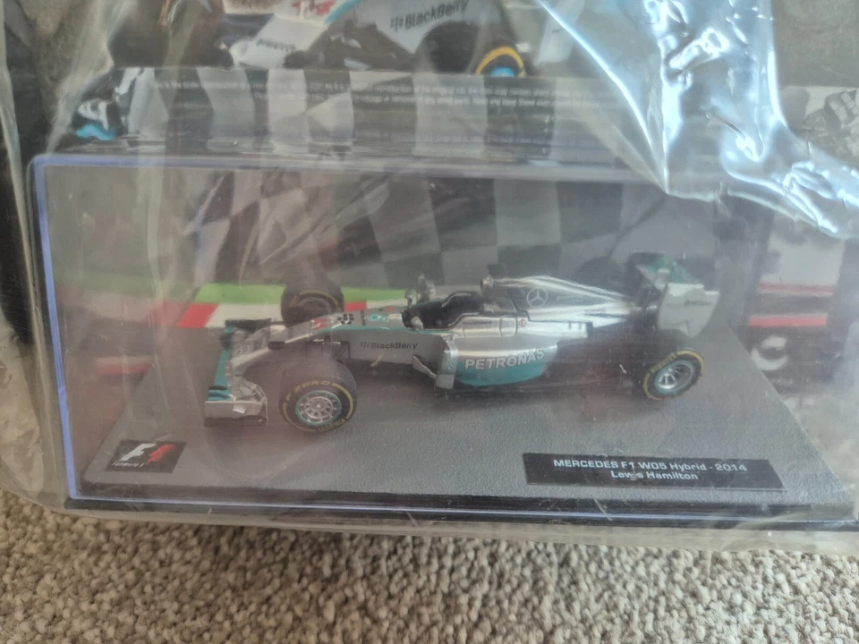 Collezione Di Auto F1 1/43 MERCEDES W05 HYBRID LEWIS HAMILTON 2014 #3 NUOVA - Immagine 3 di 3