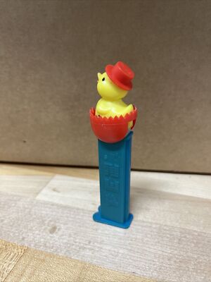 Pez 1992 Blue Red Yellow Made in Hungary Retired Chick In Shell