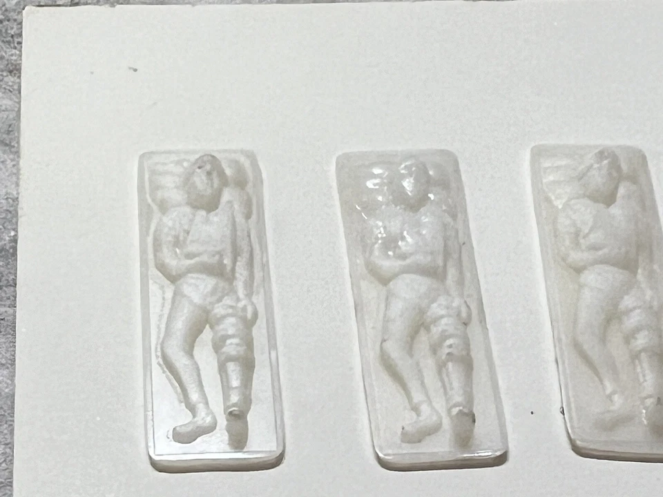 Lesney Matchbox Series No. 3 MERCEDES BENZ BINZ AMBULANCE (STRETCHERS ONLY) - Image 2 of 4