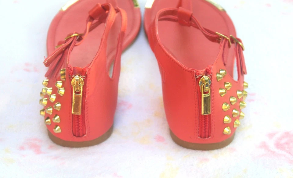 City Classified *NUEVO* Sandalias para mujer 9 oro salmón tachonado tobillo plano cremallera Foto 3 de 4