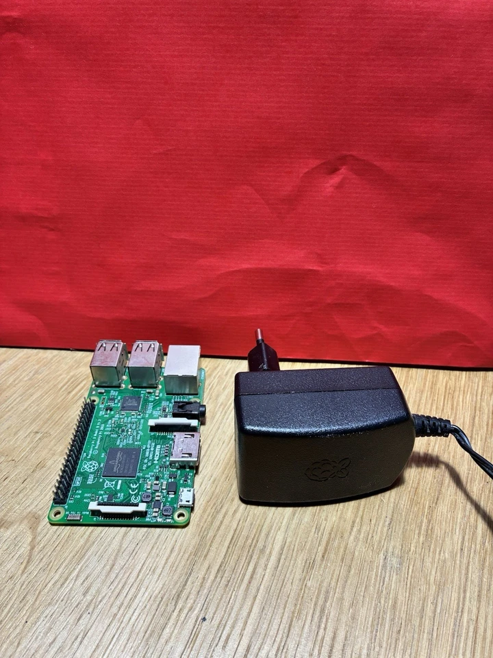 Raspberry Pi 3 Model B con Alimentatore Originale - Immagine 3 di 3