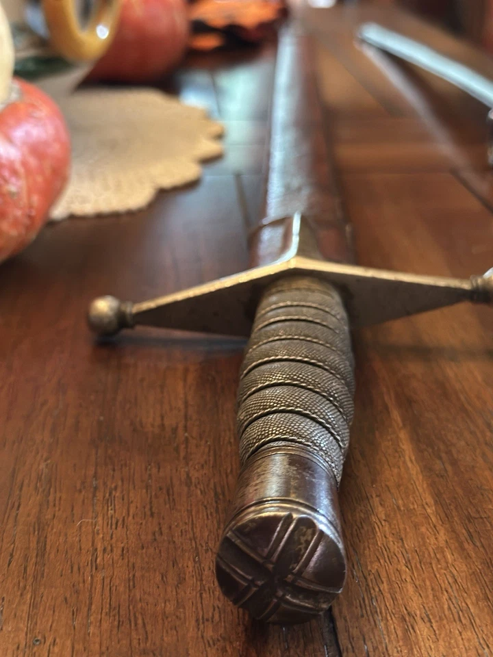 Third Royal Scotts Officer's Sword Edwardian 1902 - Image 2 of 4