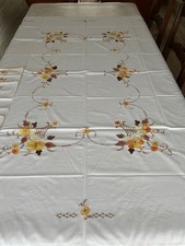 TRES JOLIE NAPPE BLANCHE – BRODEE MAIN + 6 SERVIETTES ASSORTIES