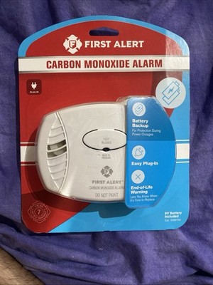 First Alert CO605 Carbon Monoxide Plug-In Alarm with Battery