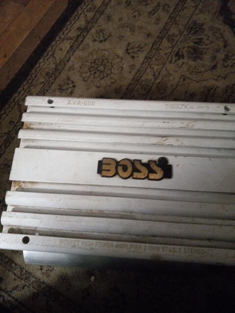 BOSS Audio AVA-650 Car Stereo Amp MOSFET 600 watt (150 X 4) Good 