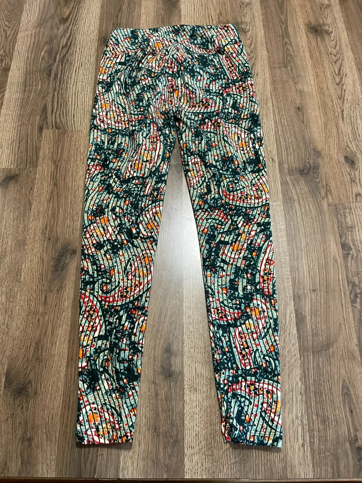 LuLaRoe Pants, Women's One Size, Black White Red, Pull On, Leggings - Image 2 of 4