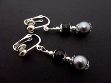 A PAIR DANGLY BLACK/GREY GLASS PEARL  SILVER PLATED CLIP ON  EARRINGS.  NEW.