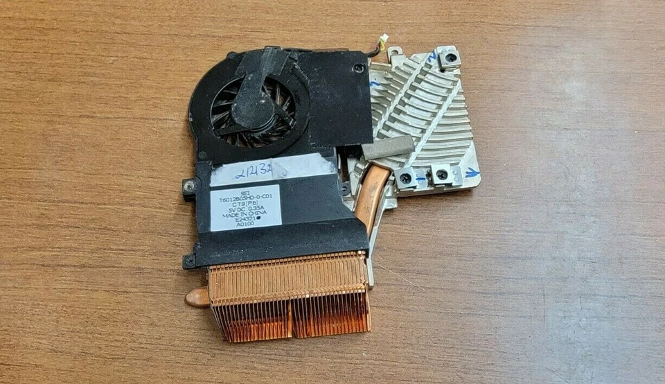 GENUINIE!! COMPAQ PRESARIO M2105US SERIES HEATSINK / CPU COOLING FAN 394298-001  - Image 2 of 2