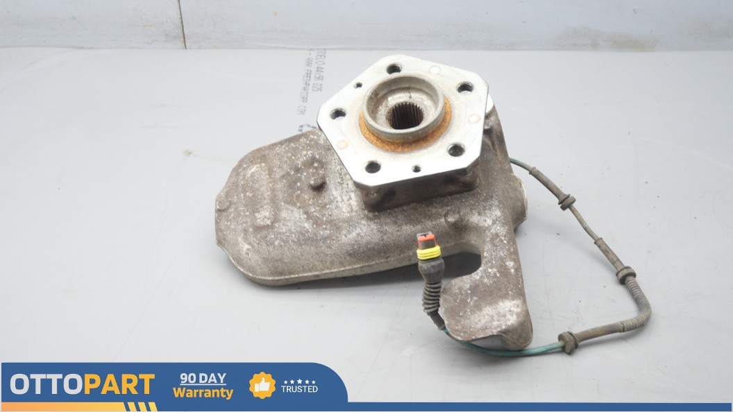 2003-2008 Maserati Quattroporte M139 Front Right Side Spindle Knuckle Hub OEM