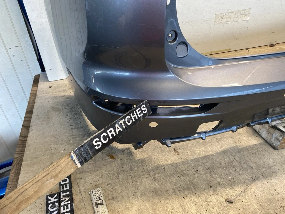 Cubierta de parachoques trasero OEM 2022-2023 Mitsubishi Outlander ES/SE/SEL 6410D528ZZ Foto 3 de 4