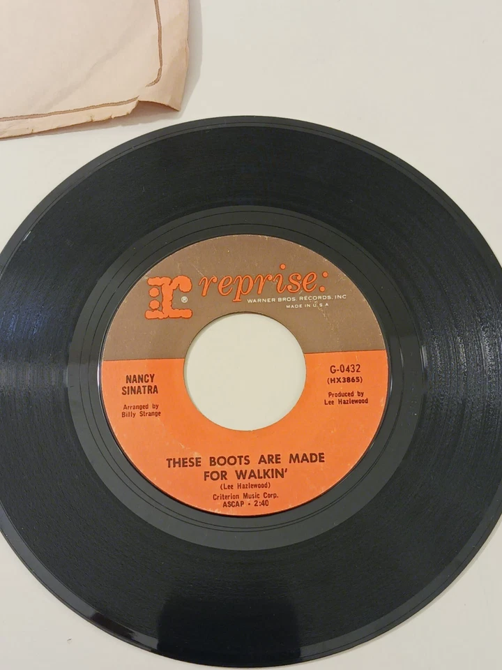 Lot 2x Nancy Sinatra These Boots Are Made For Walking & Darlin Secret Agents 45 - Image 3 of 4