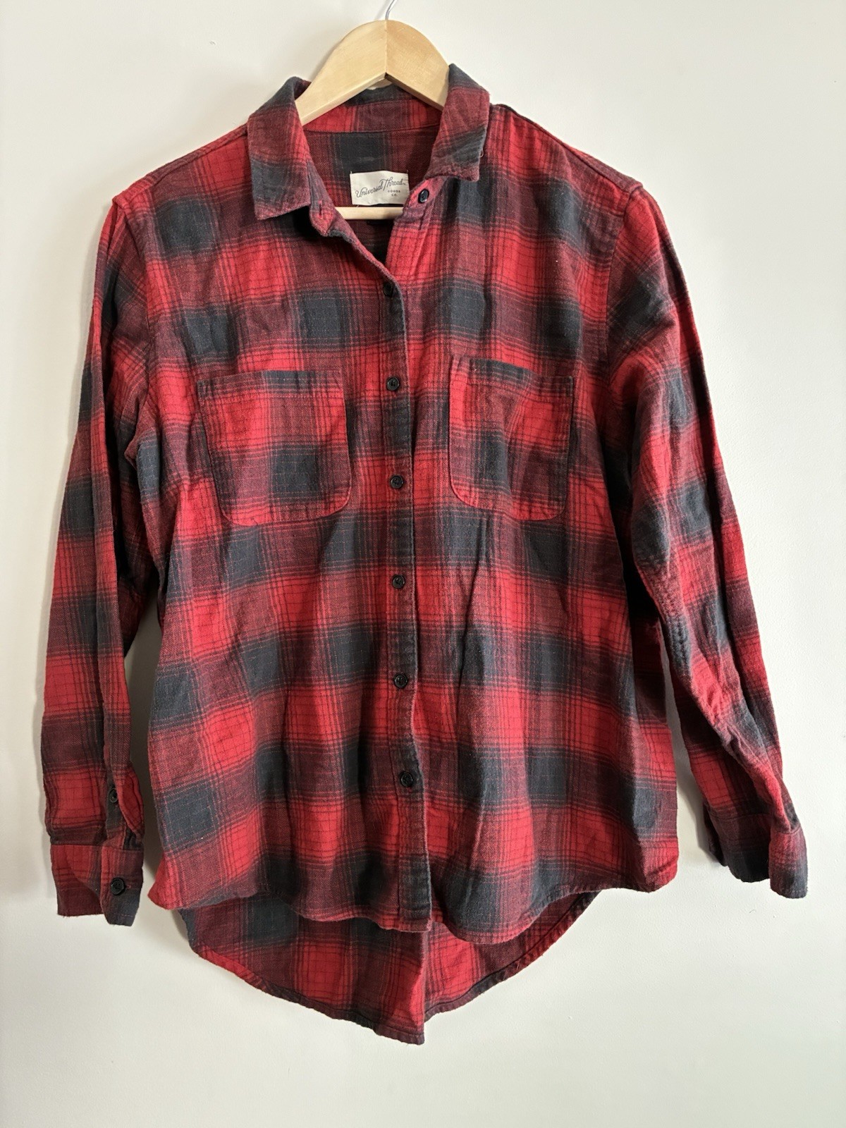 Universal Thread Women's Cozy Flannel Plaid Button-Up Long Sleeve Shirt Red M