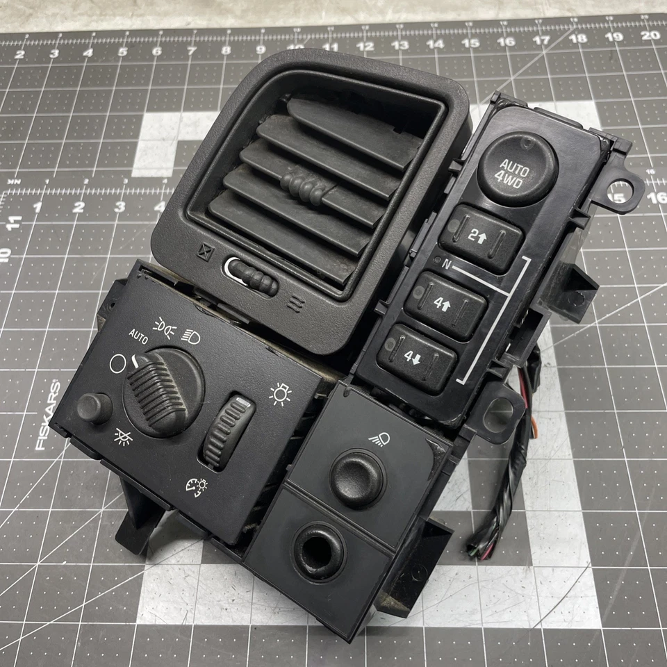 1999 2006 Silverado Sierra Headlight Cargo Fog 4X4 4WD Switch Assembly 15034164 - Image 2 of 4