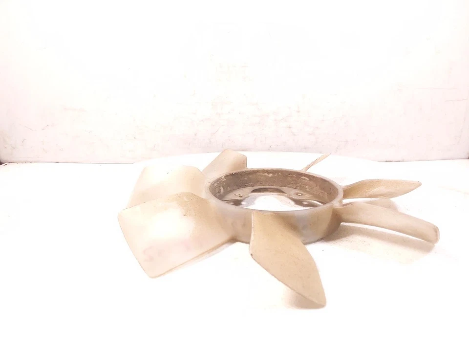 Conjunto de hoja de ventilador de refrigeración del radiador delantero Toyota Tacoma 1995-2023 16361-75020 Foto 3 de 4