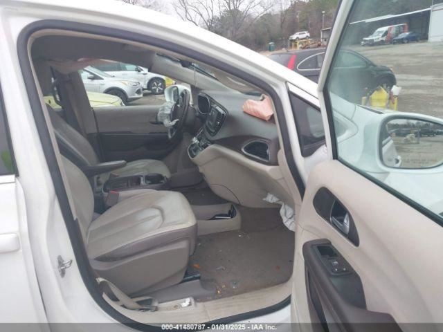 PACIFICA  2017 Glove Box 4628344 thumbnail 11