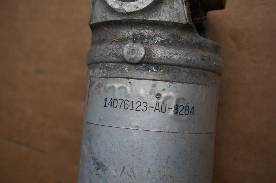 1984-1996 Chevrolet Corvette C4 б/у вал автоматического привода 14076123-AU-8284 - Изображение 4 из 4