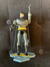 Figurina Batman + Base DC COMICS 14 Cm
