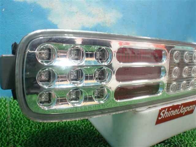 るびー 2008 NISSAN CUBU YZ11 Left Tail Lenz Rear Combination Lamp 26555