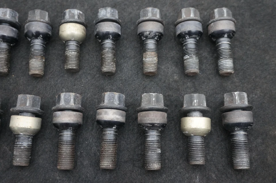 Juego de 20 tuercas de llanta de rueda tuerca perno OEM Porsche Panamera GTS 970 2010-16 Foto 4 de 4