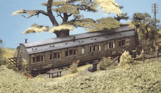 Ratio 519 Large Grounded Mess Van / Store Plastic Kit OO Gauge