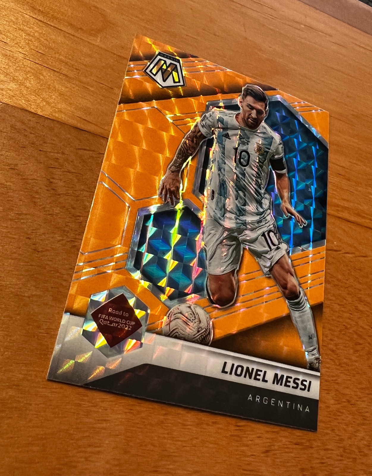 Lionel Messi 2021-22 Panini Mosaic FIFA World Cup #10 Fluorescent Argentina RARE view 9
