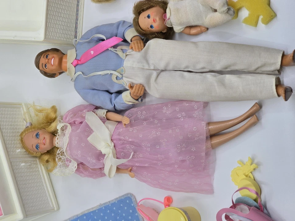 Heart Family 4 куклы + детский игровой набор мебель Mattel винтажный 1984 лот младенцев - Изображение 2 из 4