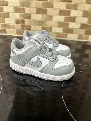 Nike Dunk Low Turnschuhe grau und weiß | Jüngere Kinder Kleinkind Größe 5,5