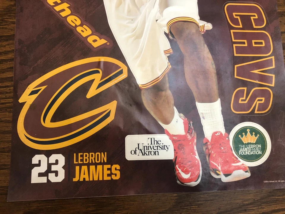 Calcomanías de pared 2016 LeBron James Foundation Cleveland Cavaliers Fathead Akron U Foto 3 de 4