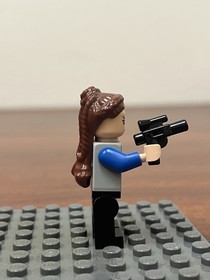 LEGO Star Wars Padme Naberrie Amidala Minifigure 7961 With Blaster