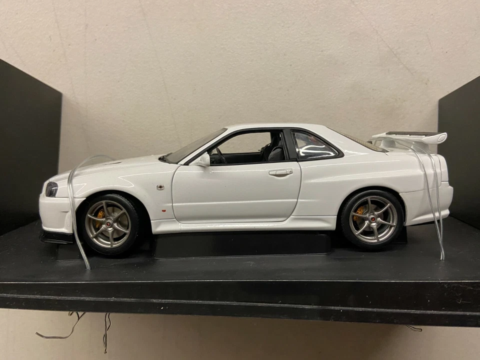 Coche diecast Autoart escala 1:18 Nissan Skyline R34 GTR V-Spec II - blanco Foto 3 de 4