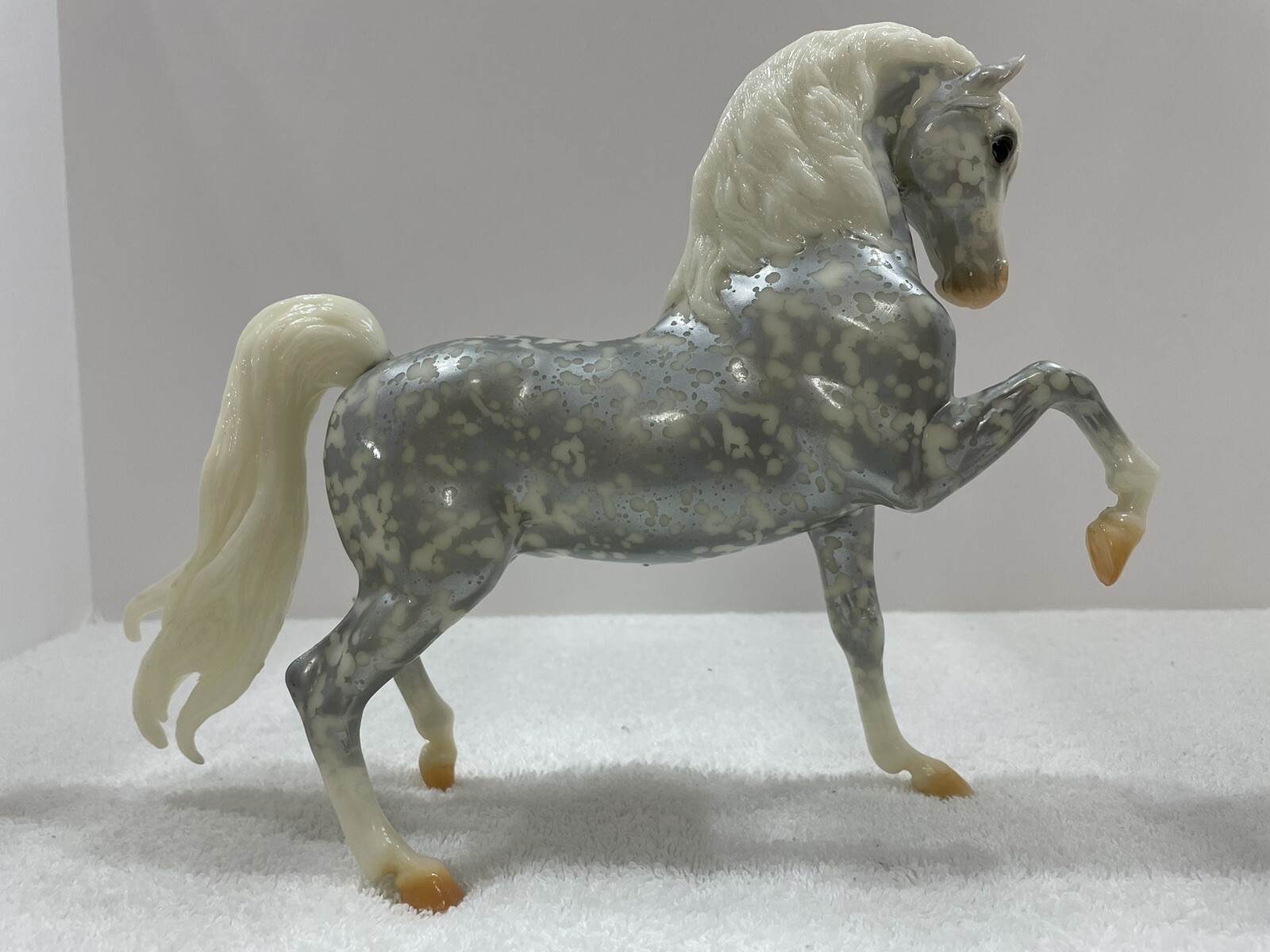 BREYER HORSE 7111792014 BREYERFEST CELEBRATIONGLOSSY SILVER FILIGREE