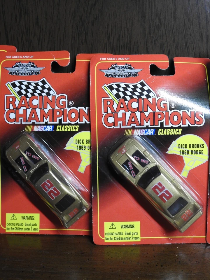 Набор из 5 1960-х гоночных чемпионов NASCAR литой Ford Classics нераспечатанный в коробке - Изображение 3 из 4