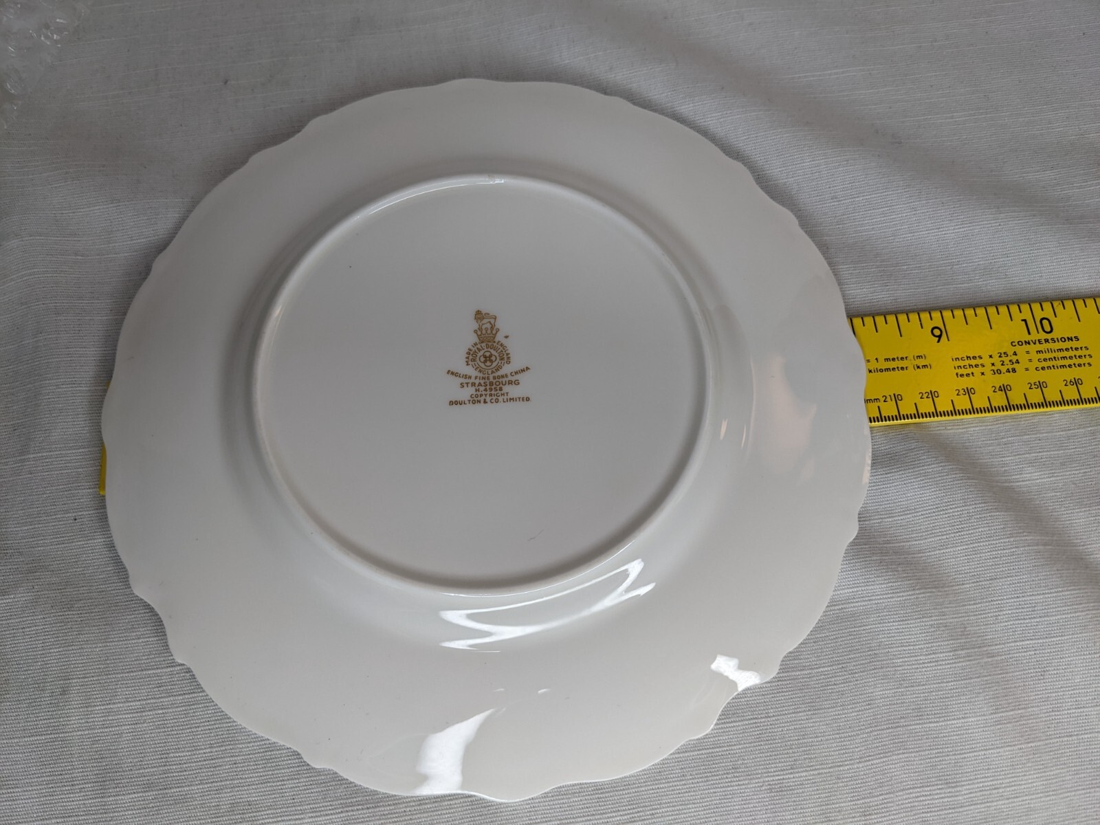 Royal Doulton Strasbourg Side Plate – Contemporary Gilt British Porcelain, Late 20th Century Vintage - View #4