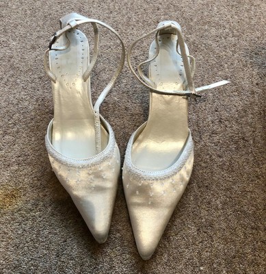 champagne colour shoes