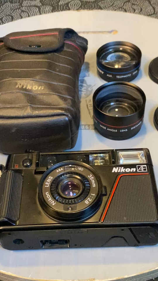 Nikon L35AF – Appareil Photo Argentique 35 Mm – ISO 1000 – F/2.8 – Japon – Testé