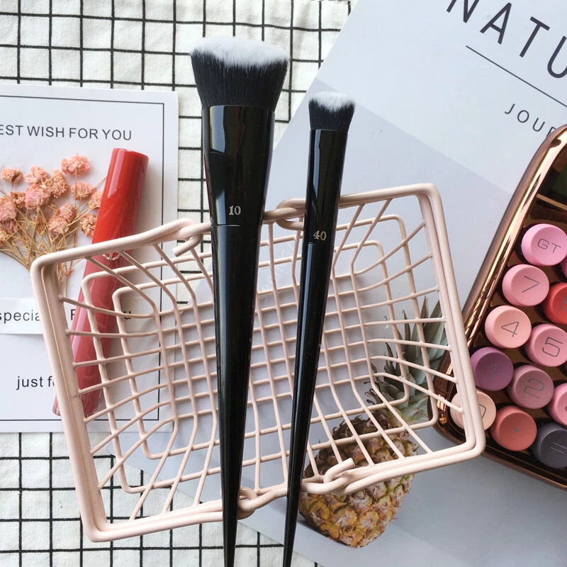 Cepillo base Kat Von D Lock-It Edge #10 + cepillo corrector #40 2 piezas Foto 4 de 4