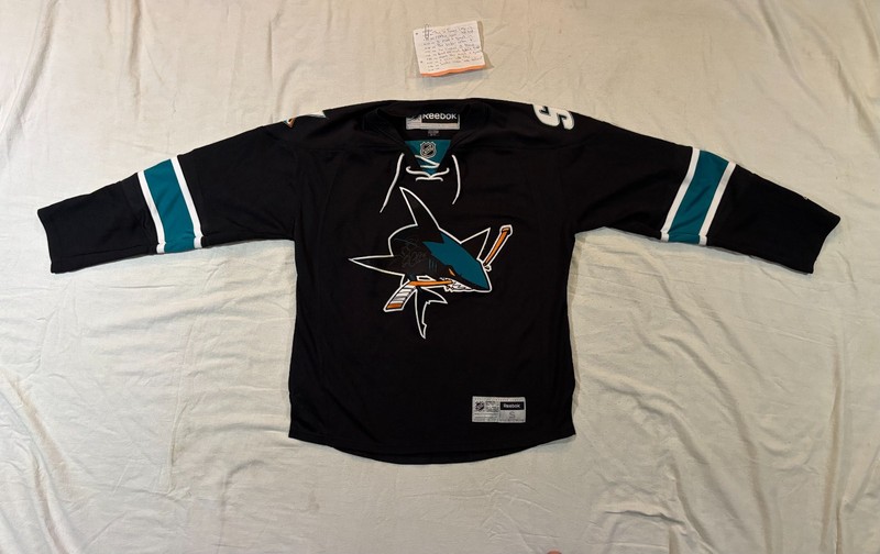 San Jose Sharks Jersey signed by #39 Couture and #16 Setoguchi     (#3)