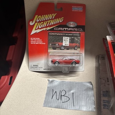 Johnny Lightning Red 1967 Camaro Convertible 1:64 012122DMT3