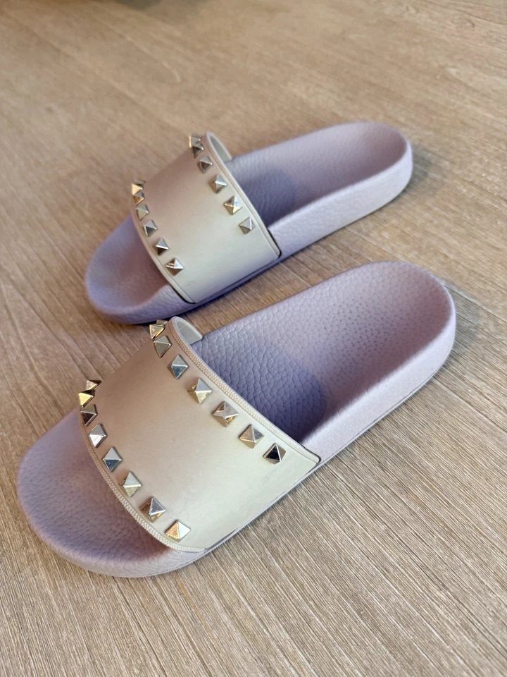 Valentino Rockstud Rubber Slides Sandals Beige Nude Tan Dusty Pink US 7 Euro 37 - Image 2 of 4