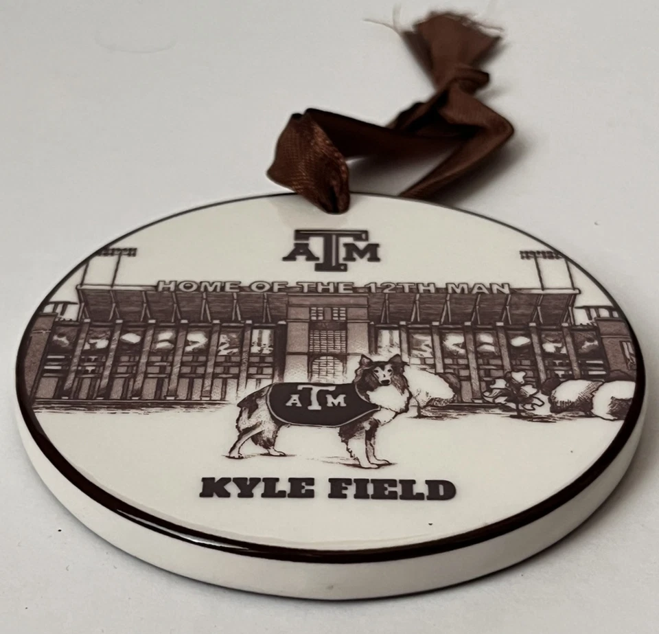 Texas A&M Adorno de Navidad Medallón de Cerámica Kyle Field Hogar del 12º Hombre Foto 2 de 4
