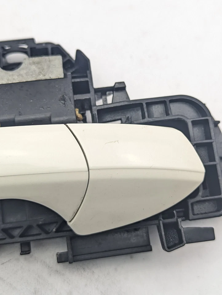 Manija de puerta delantera derecha pasajero Mercedes-Benz W204 C300 C350 2008-2014 Foto 3 de 4