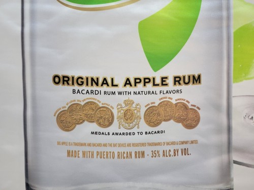 Letrero comercial de tela colgante original de ron manzana Bacardi 47""x25"" -NUEVO - Imagen 4 de 11