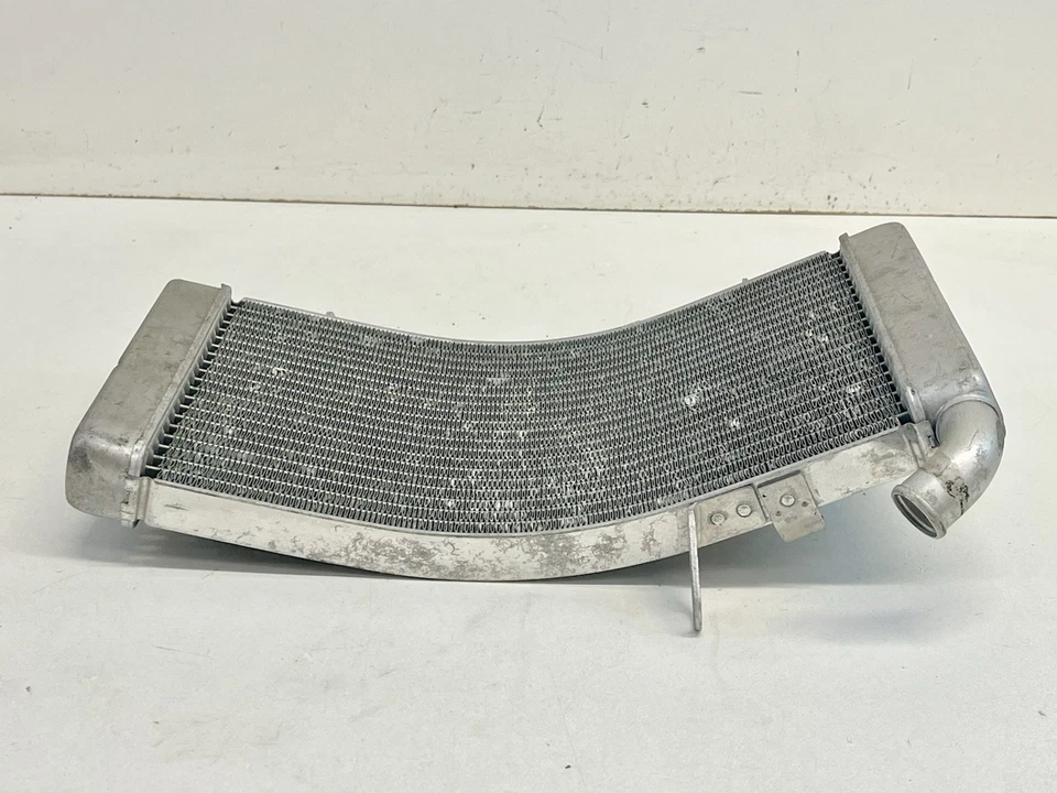 Radiador enfriador de agua genuino Ducati usado 748 996 916 998 S R PLC SP 54840081A Foto 3 de 4