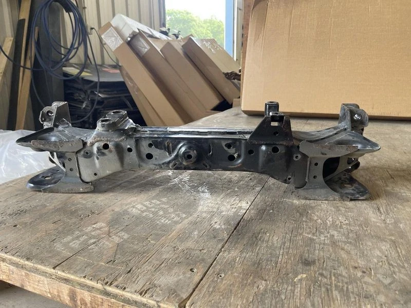 Nissan 350Z Infiniti G35 2003-2009 suspensión delantera travesaño motor base Foto 2 de 2