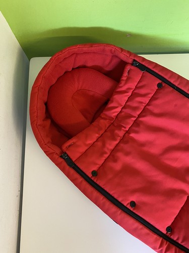 Bugaboo Bee Cocoon with Head Support - Red - Picture 2 of 19