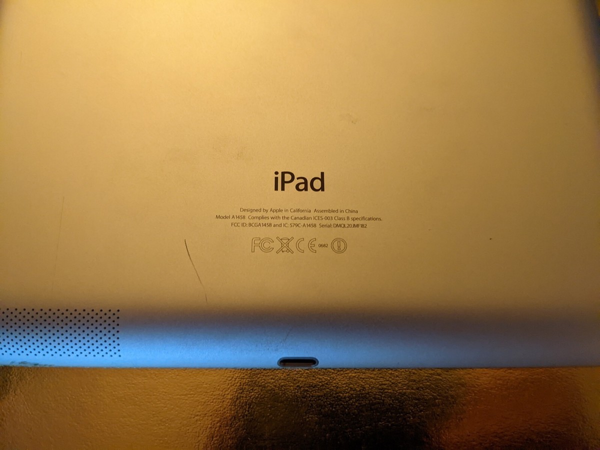 Apple iPad (4th Generation) A1458 16 GB, Wi-Fi, 9.7 in - Black for