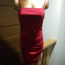 Forever 21 Bodycon Red Dress Slinky Gathered sides open on one side size M NWT